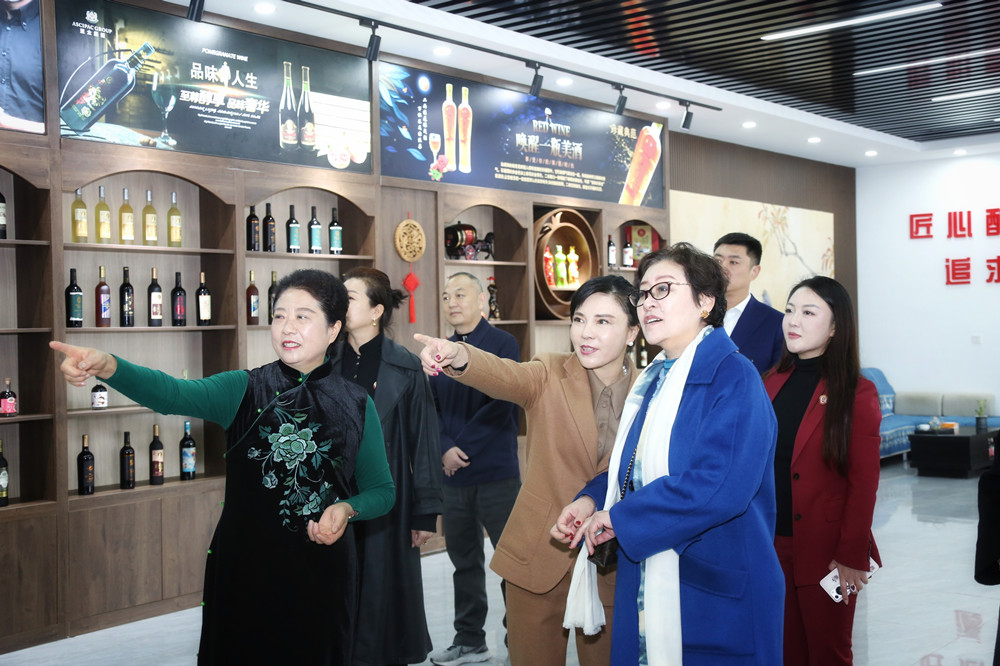 ȫ��(gu��)����(li��n)Ů��I(y��)���̕�(hu��)�����L(zh��ng)��ͤһ�Ё�?xi��ng)��f��̫ʯ��ƿ���